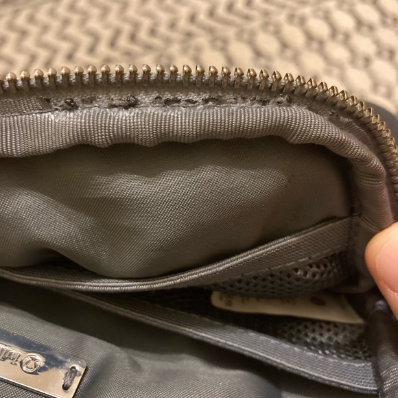 Lululemon Everywhere Gray Belt Bag Crossbody Purse Waist Fanny Pack Travel GUC - Picture 10 of 15